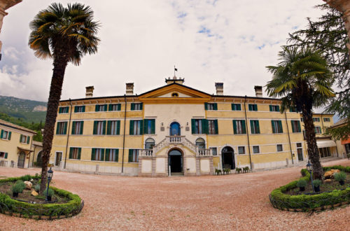 villa-cariola_-facciata-esterna_12817034074_o
